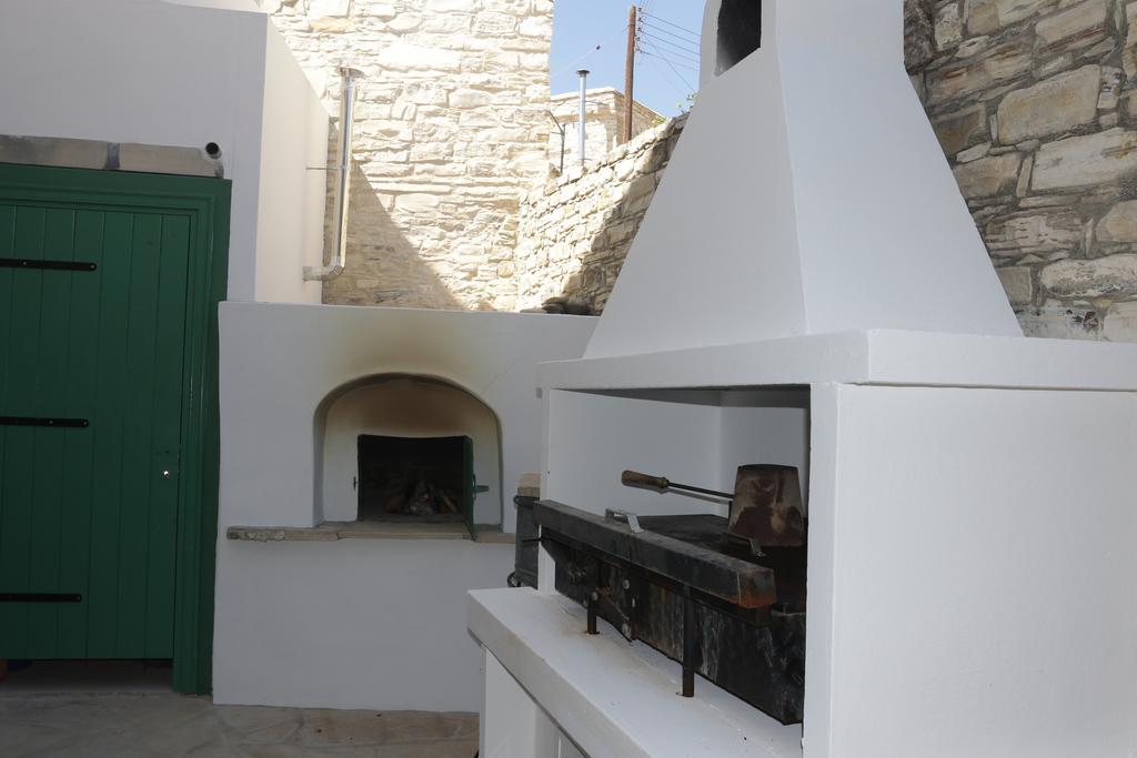 To Konatzi Tis Marikas Tzai Tou Yianni Guest House Kato Drys Exterior photo